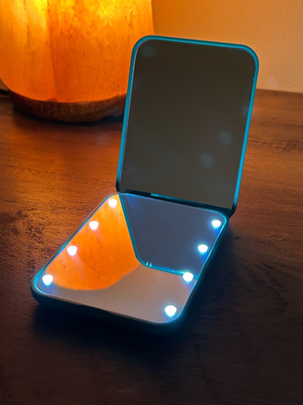 NWOT Portable LED Lighted Compact Mirror in Teal (battery included)